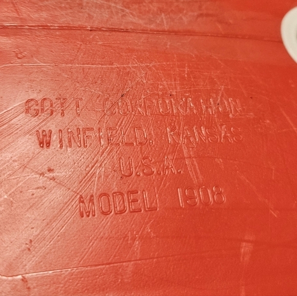 Vintage Gott 8 Quart Red & White Cooler Lunch Box Ice Chest Personal Cooler - Picture 9 of 10